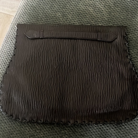 Fendi leather bag bought in Italy bought in the 80’s . Excellent cond - Picture 3 of 10